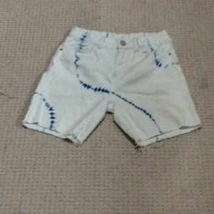 White jean shorts with blue streaks